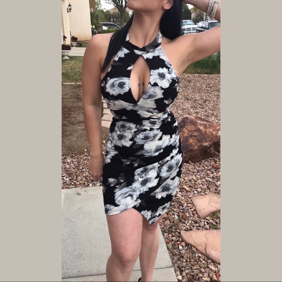 5 ⭐️ Tropical Wind - Bodycon Dress - Picture 5 of 8